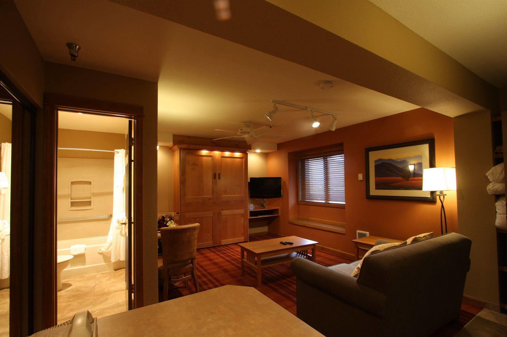 เดอะ วิลเลจ แอท สตีมโบ๊ต Hotel สตีมโบทสปริงส์ ภายนอก รูปภาพ