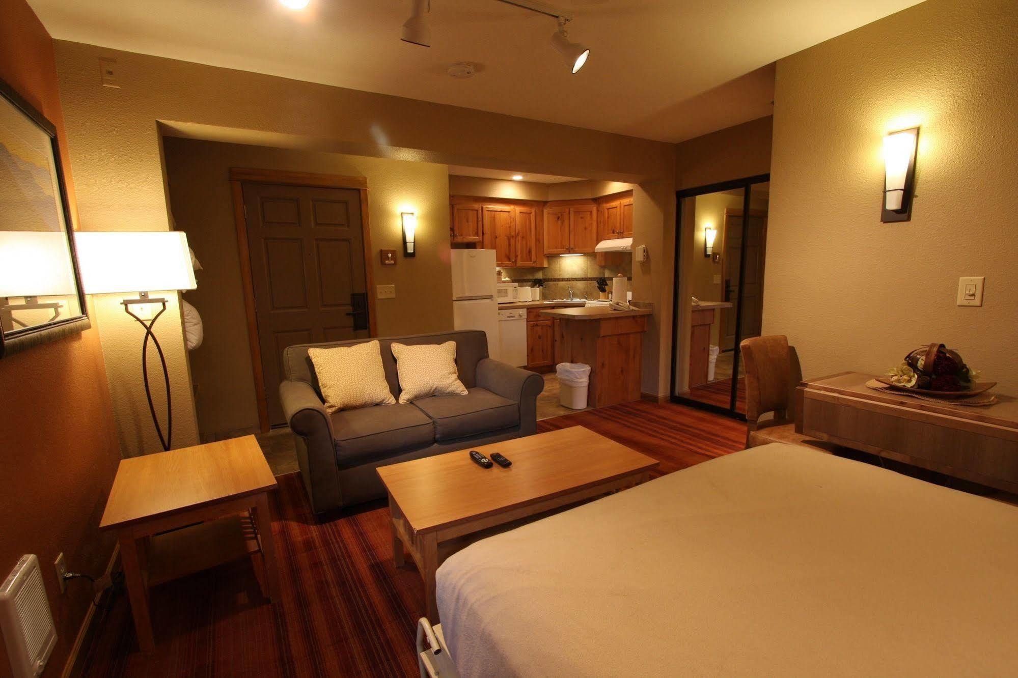 เดอะ วิลเลจ แอท สตีมโบ๊ต Hotel สตีมโบทสปริงส์ ภายนอก รูปภาพ