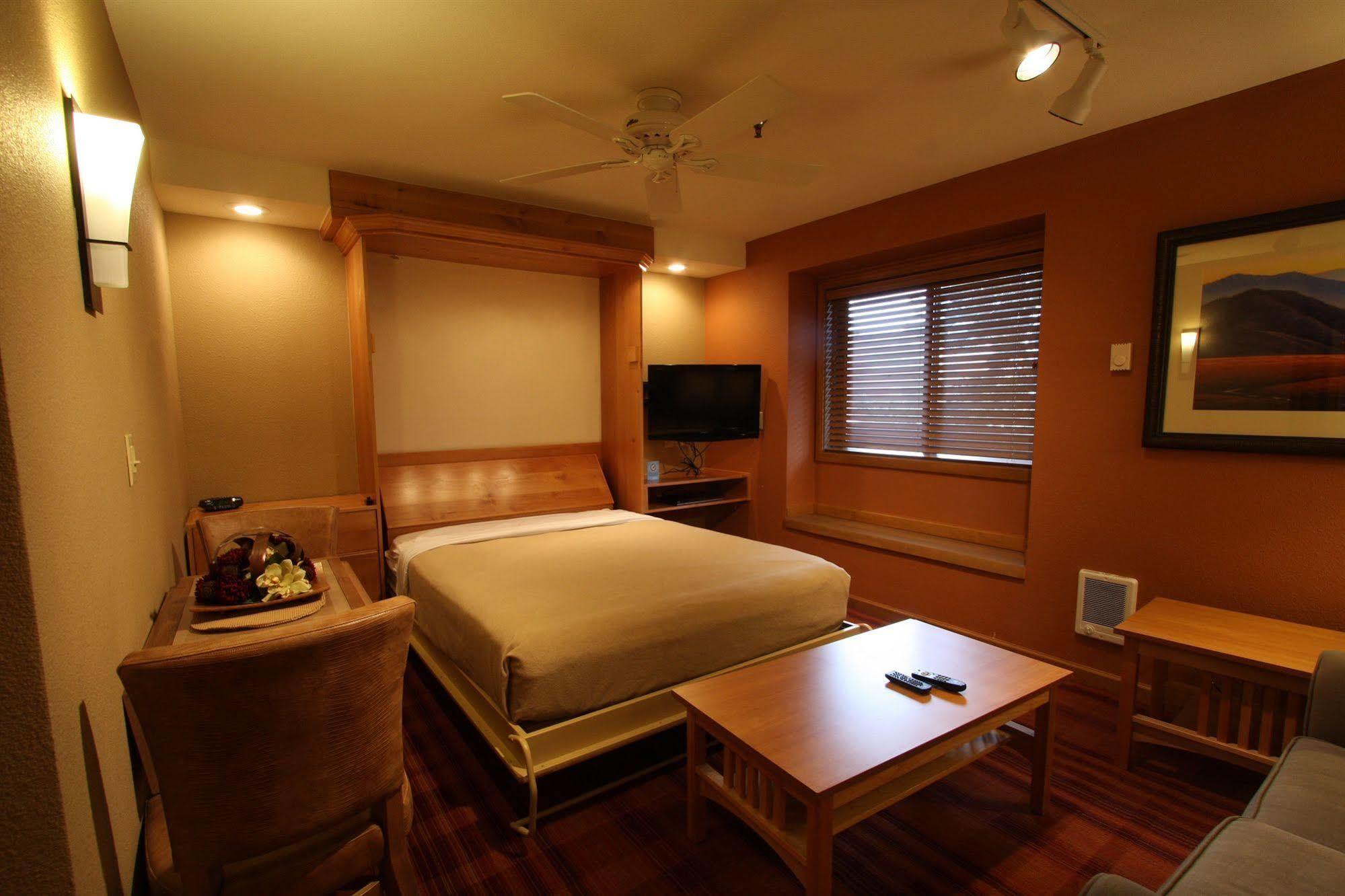 เดอะ วิลเลจ แอท สตีมโบ๊ต Hotel สตีมโบทสปริงส์ ภายนอก รูปภาพ